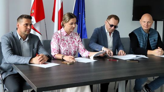 Podpisanie umowy na rozbudowę mostu wraz z przebudową drogi powiatowej w miejscowości Pobyłkowo Małe