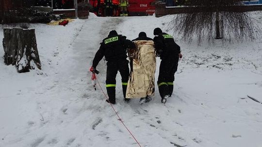 Pokaz ratownictwa na lodzie