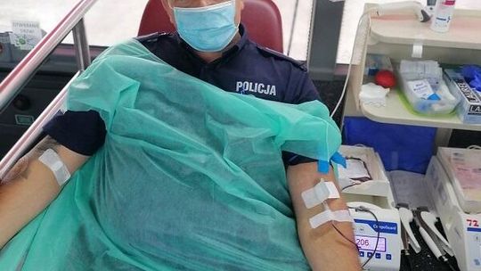 Policjanci honorowymi krwiodawcami