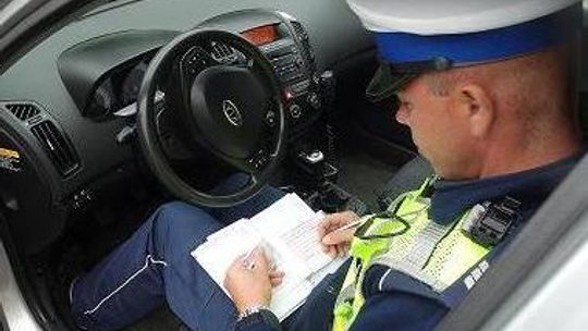 POLICJANCI ZAPOBIEGLI TRAGEDII NA DRODZE