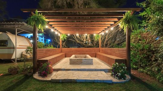 Poradnik: Jak wybrać pergolę tarasową w Warszawie