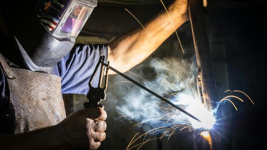 Poradnik: na co zwrócić uwagę przy spawaniu konstrukcji w Warszawie