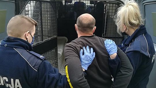 POSZUKIWANY PRZEZ POLICJĘ MĘŻCZYZNA ZATRZYMANY