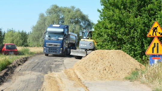 PRZEBUDOWA DRÓG W MIEJSCOWOŚCIACH TRZCINIEC, ZAKRĘT I BIAŁOWIEŻA