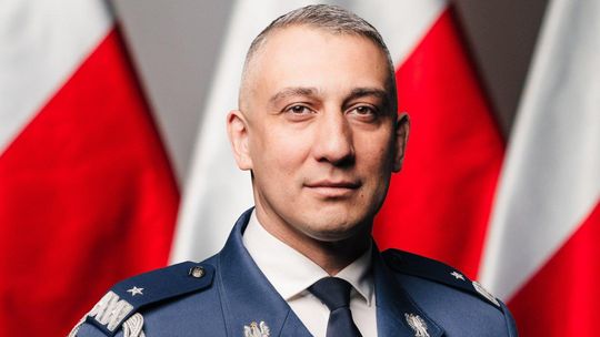 KIM JEST RADOSŁAW JAWORSKI? Gen. bryg. SOP Radosław Jaworski urodzony: 27 kwietnia 1981 r. w Pułtusku związany z Pułtuskiem: absolwent Wyższej Szkoły Humanistycznej im. Aleksandra Gieysztora wykształcenie: politologia, specjalność "Polityka Bezpieczeństwa Państwa" służba: od 2004 r. w Biurze Ochrony