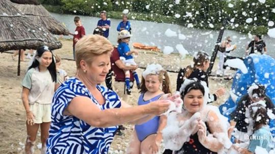Radosne otwarcie sezonu letniego na plaży miejskiej w Pułtusku