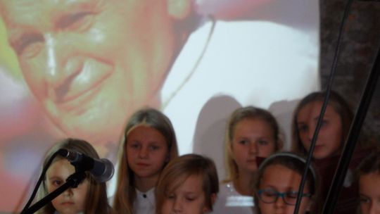 Retrospektywna wystawa plastyczna w 4 Stronach Świata. Św. JPII w oczach dziecka