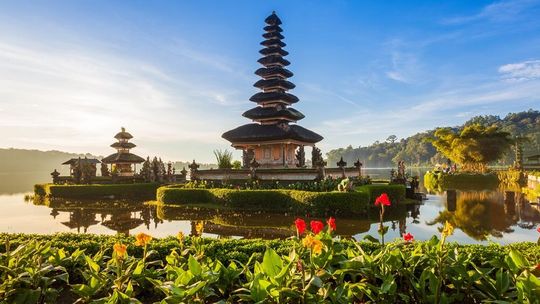 Romantyczne kierunki na wyjazd we dwoje – Malediwy i nie tylko