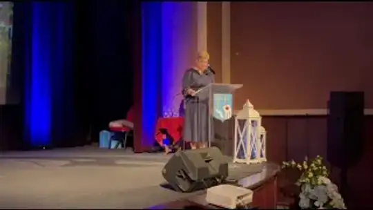 Spotkanie z burmistrz Beatą Jóźwiak w sali kina Narew