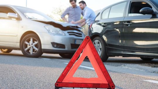 Stłuczka na autostradzie. Co robić?