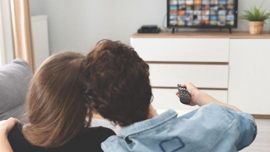 Świat filmów i seriali w internecie - gdzie szukać plotek i wiadomości?