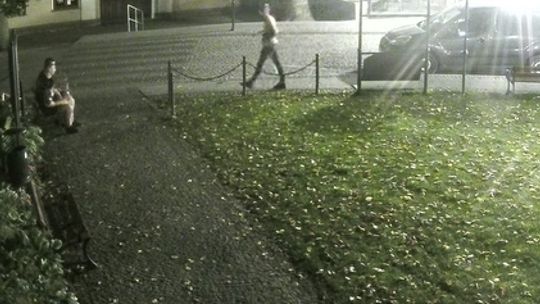 Szukają sprawców zniszczenia tablicy