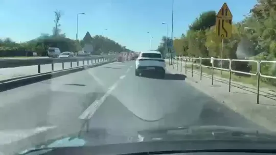 Tak się jedzie nowym wiaduktem w Zegrzu