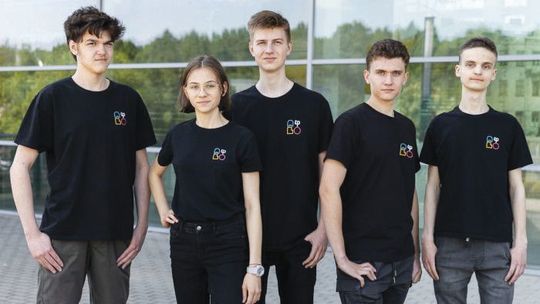 TECHNOLOGIA. Uczniowie z Białegostoku opracowali rękawicę tłumaczącą język migowy