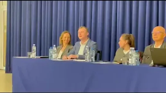 Tłumy na spotkaniu w sprawie przebiegu linii kolejowej