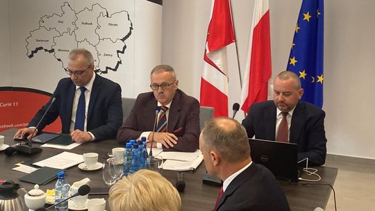Trwa sesja Rady Powiatu. Wybrano przewodniczącego i wiceprzewodniczących