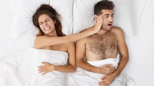 Twój partner chrapie? To może negatywnie wpływać na jego zdrowie