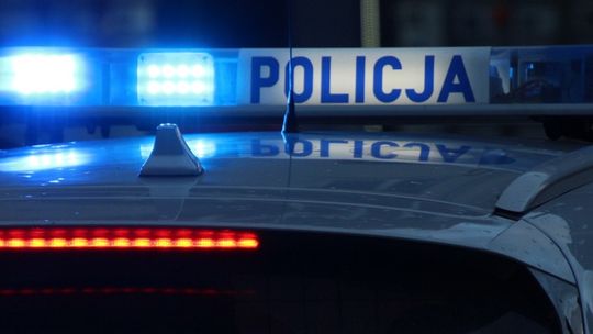 Uderzył przechodnia butelką