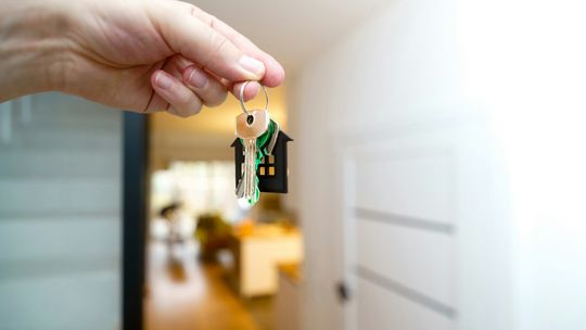 Umowa rezerwacyjna mieszkania – dlaczego warto ją zawrzeć i na co zwrócić uwagę?
