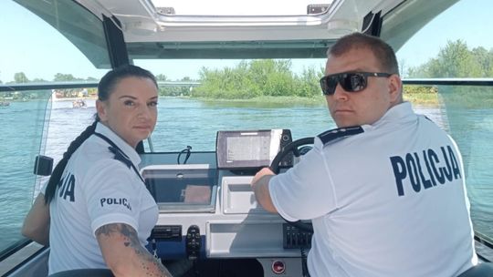 Uratowali tonącą 61-latkę