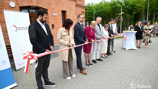 Uroczyste otwarcie obiektu przy al. Tysiąclecia 2A i odsłonięcie tablic 13. Pułku Piechoty