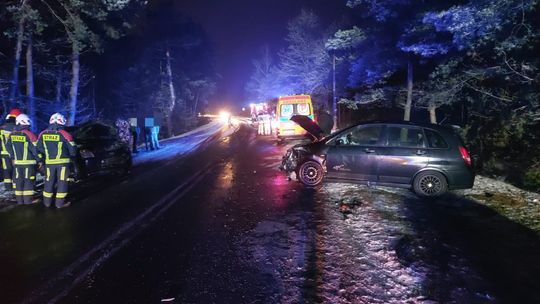 WIELISZEW. Karambol w Komornicy, dwie osoby trafiły do szpitala