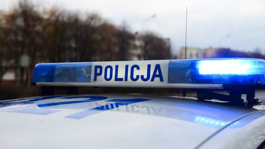 WIELISZEW. Zjechał z drogi i uderzył w słup telekomunikacyjny