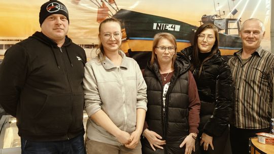 ZA LADĄ I PRZED LADĄ ZA LADĄ I PRZED LADĄ