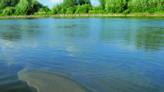 Zakaz przebywania nad wodą