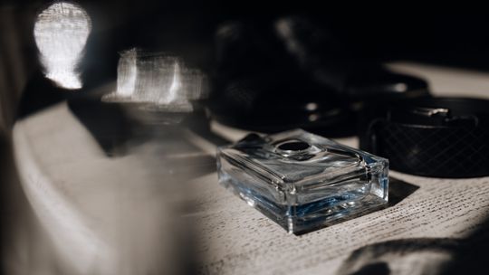 Zapach, który ubiera jak sukienka. Jak łączyć modę z francuskimi perfumami lane? Zapach, który ubiera jak sukienka. Jak łączyć modę z francuskimi perfumami lane?