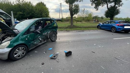 Zderzenie dwóch pojazdów na drodze krajowej 61
