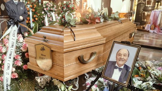 ŻEGNAJ NASZ MIRONIE, ŚPIEWAJ PIĘKNIE PO TAMTEJ STRONIE ŻEGNAJ NASZ MIRONIE, ŚPIEWAJ PIĘKNIE PO TAMTEJ STRONIE