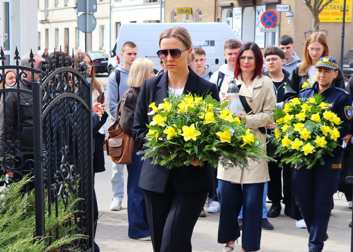 83.rocznica Powstania w Getcie Warszawskim- żonkile pamięci w Pułtusku