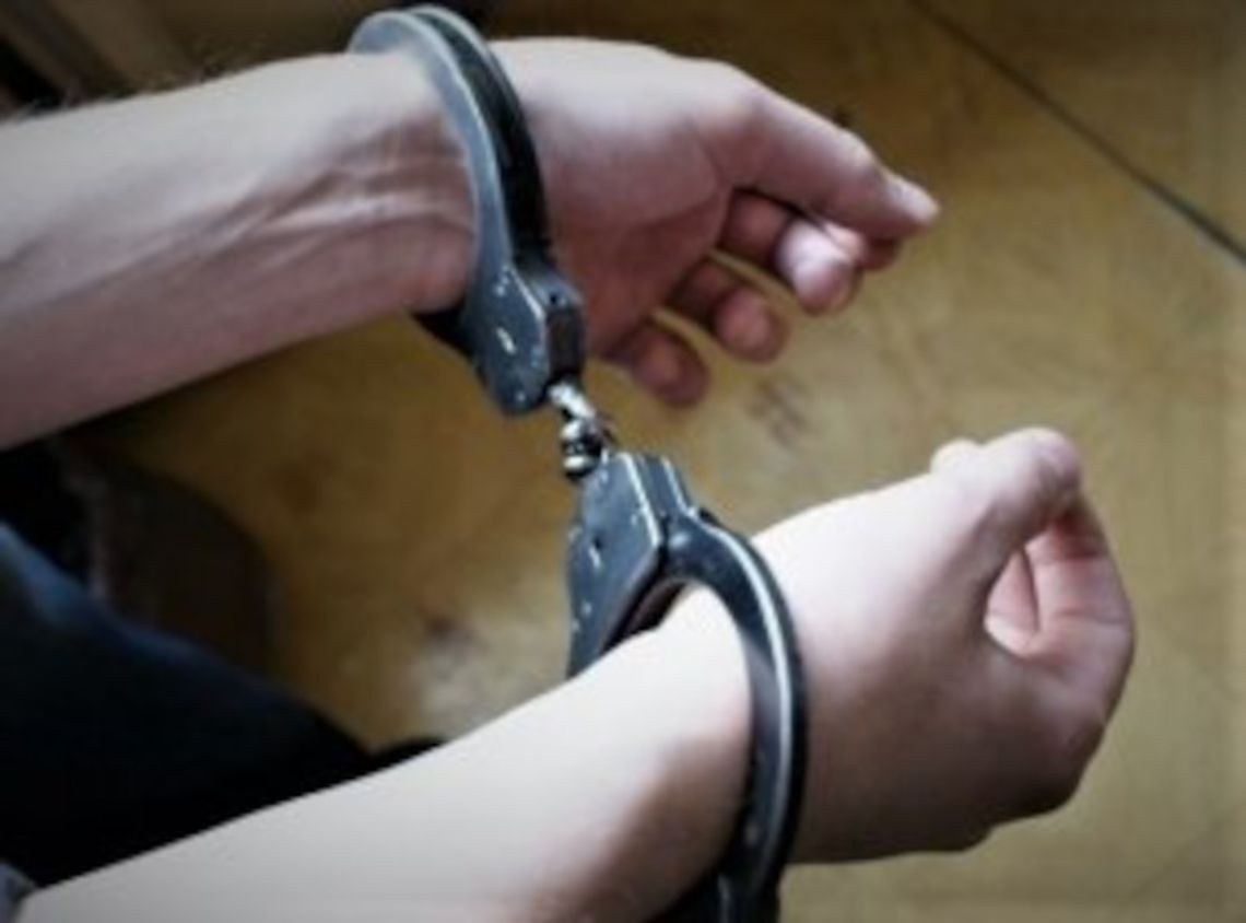 Agresor uszkodził radiowóz