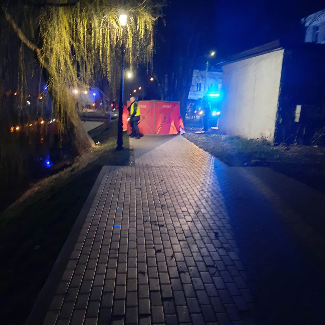 Akcja ratunkowa nad kanałkiem