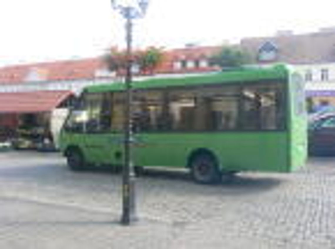 Autobusem do cmentarzy!