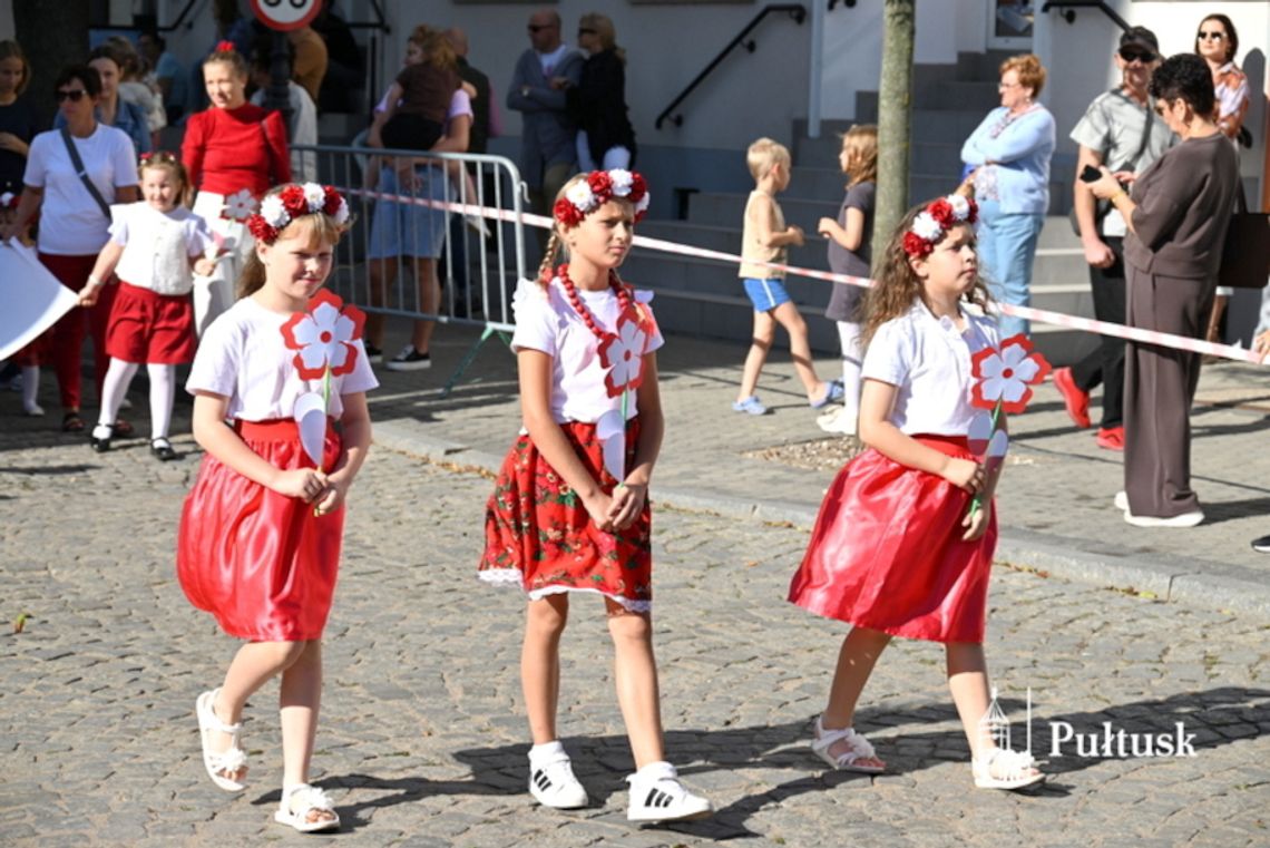 Barwny Korowód przeszedł ulicami Pułtuska Barwny Korowód przeszedł ulicami Pułtuska
