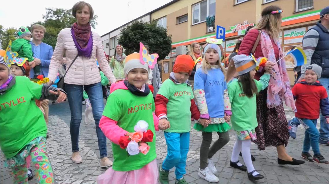 Barwny korowód - relacja filmowa