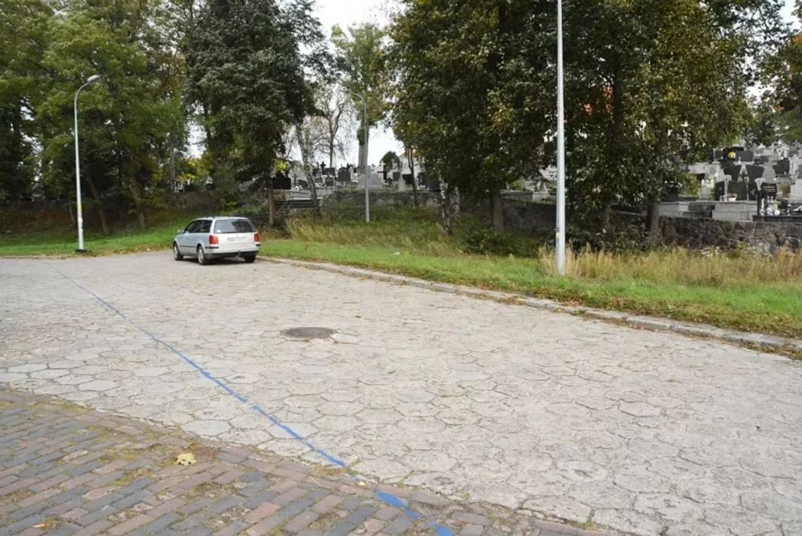 Będzie parking przy II cmentarzu