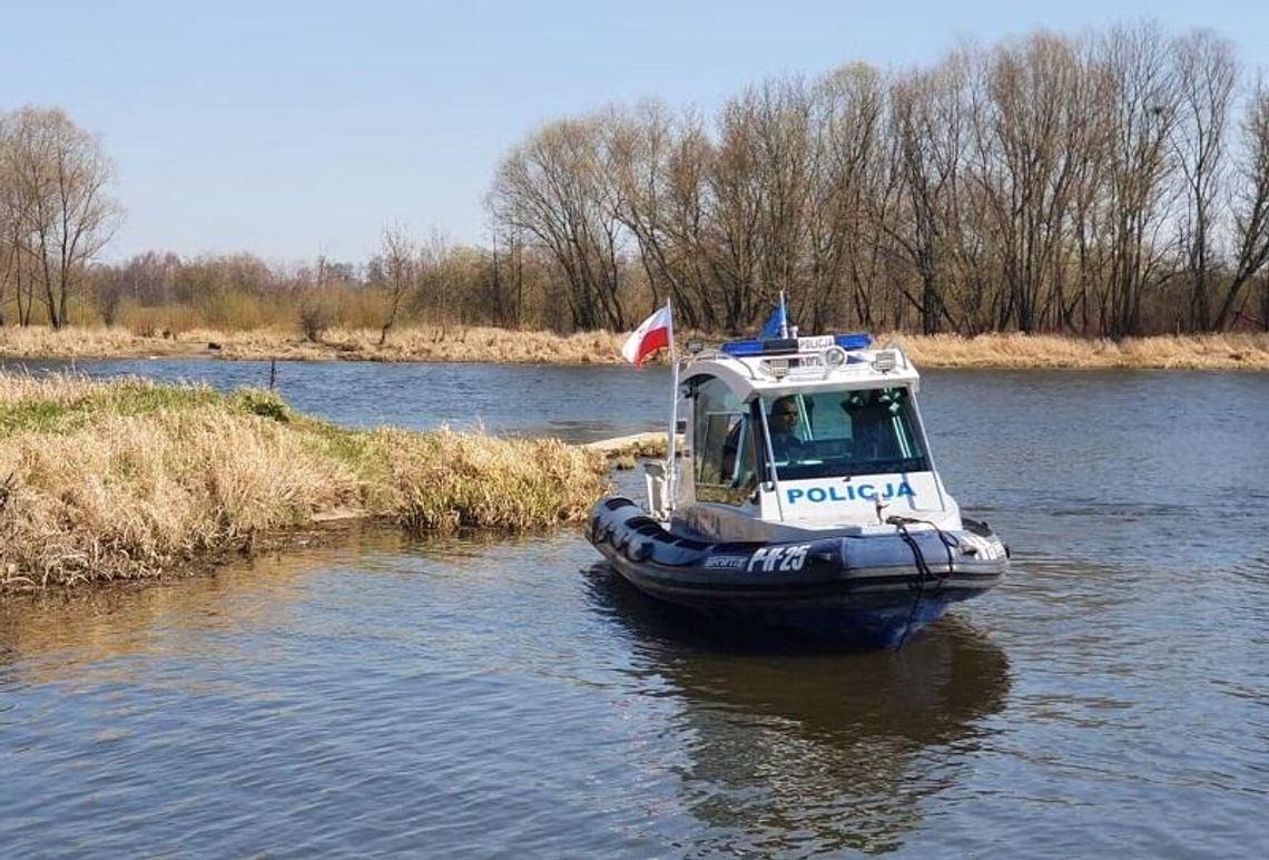 BRZEGI RZEKI, BULWAR SAPERÓW, ULICE GAJKOWICZA I MICKIEWICZA NAJBARDZIEJ OBLEGANE! POLICJANCI APELUJĄ O STOSOWANIE SIĘ DO ZALECEŃ
