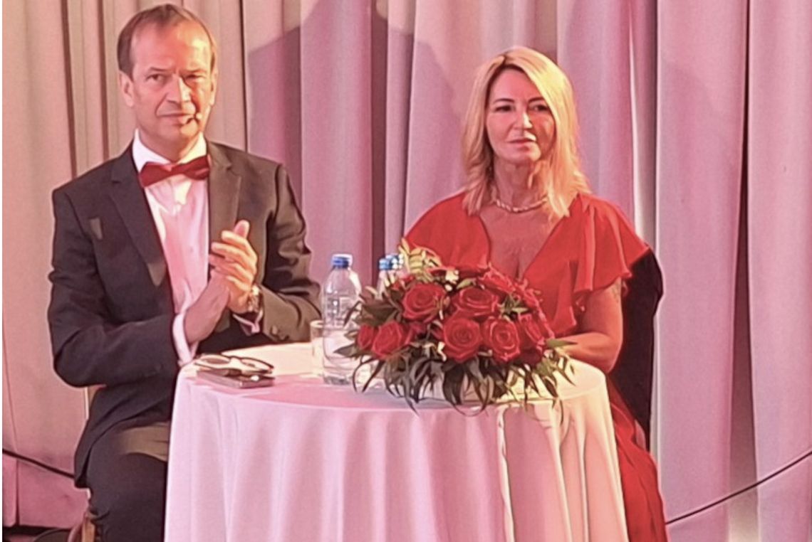 CELEBRUJE OSIĄGNIĘCIE i BĘDZIE TO ROBIŁ DŁUGO