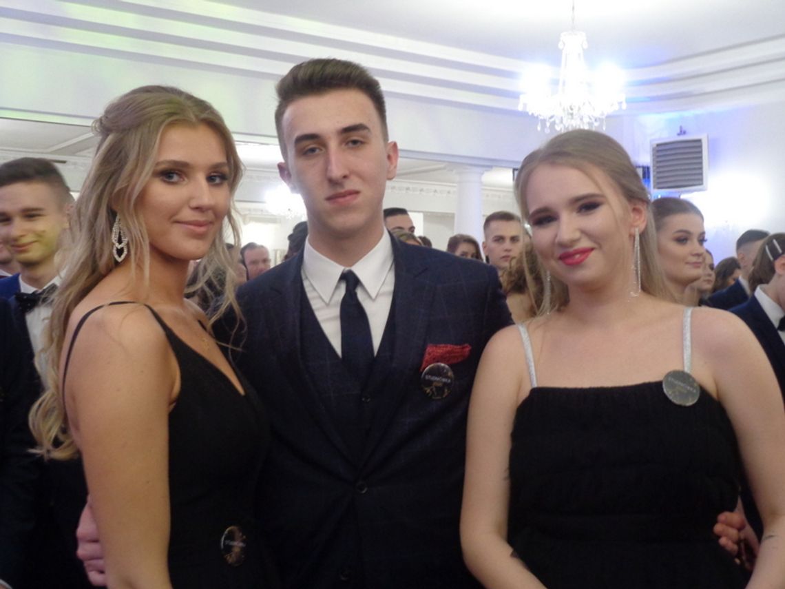 CIESZMY SIĘ CHWILĄ, NIECH ŻYJE BAL