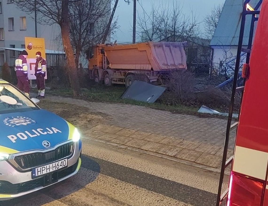 Ciężarówka wypadła z drogi
