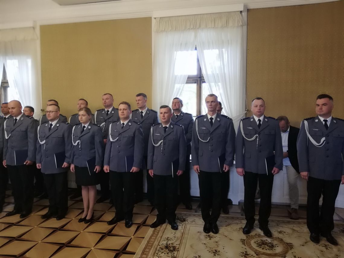 Czas awansów i podziękowań