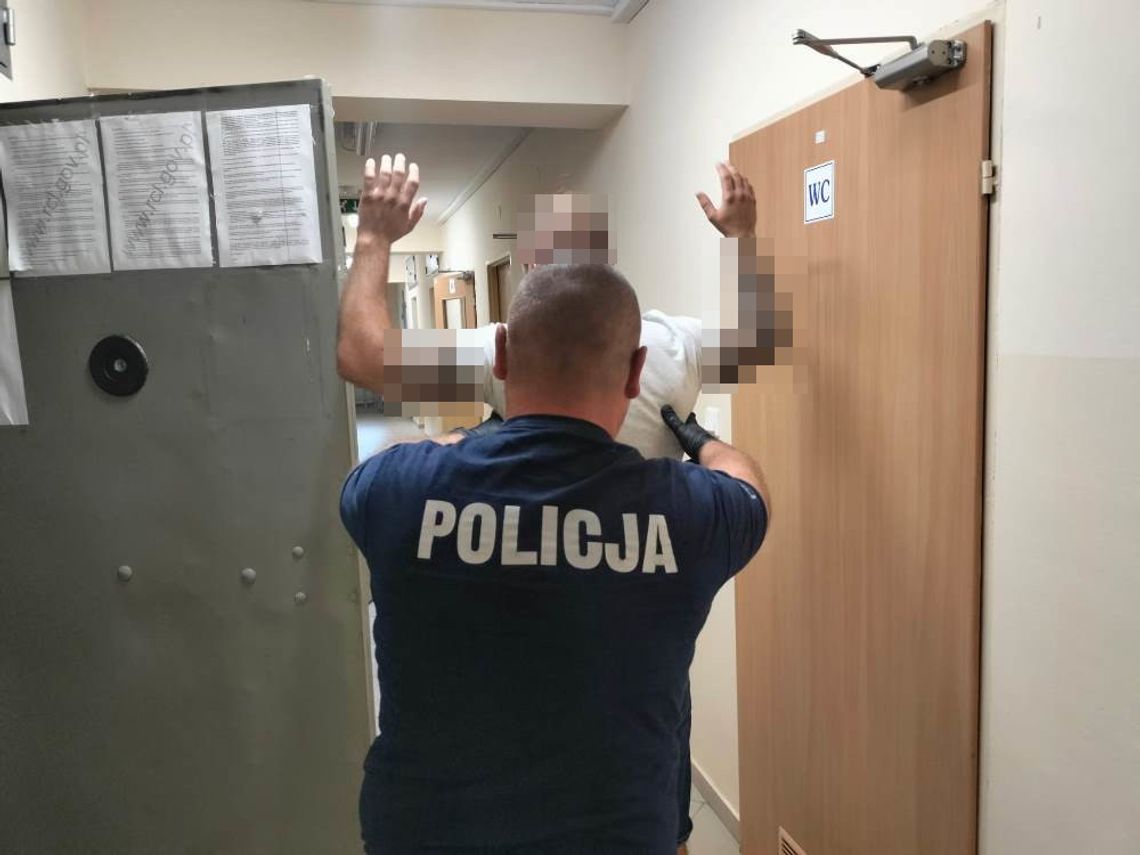 Dozór za sprzedaż narkotyków na oczach policjantów