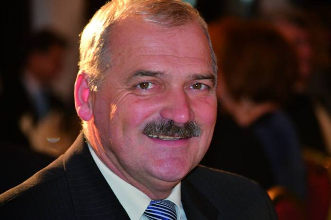 Dwanaście szabel w górze