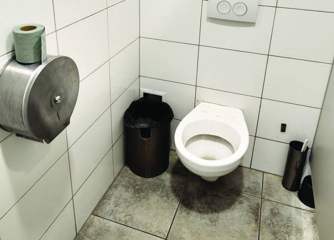 FOTORELACJA Z…TOALETY DWORCOWEJ