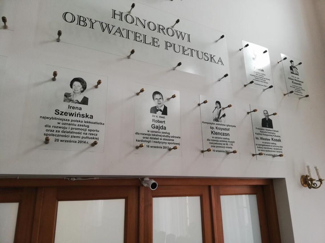 Gajda znów wisi