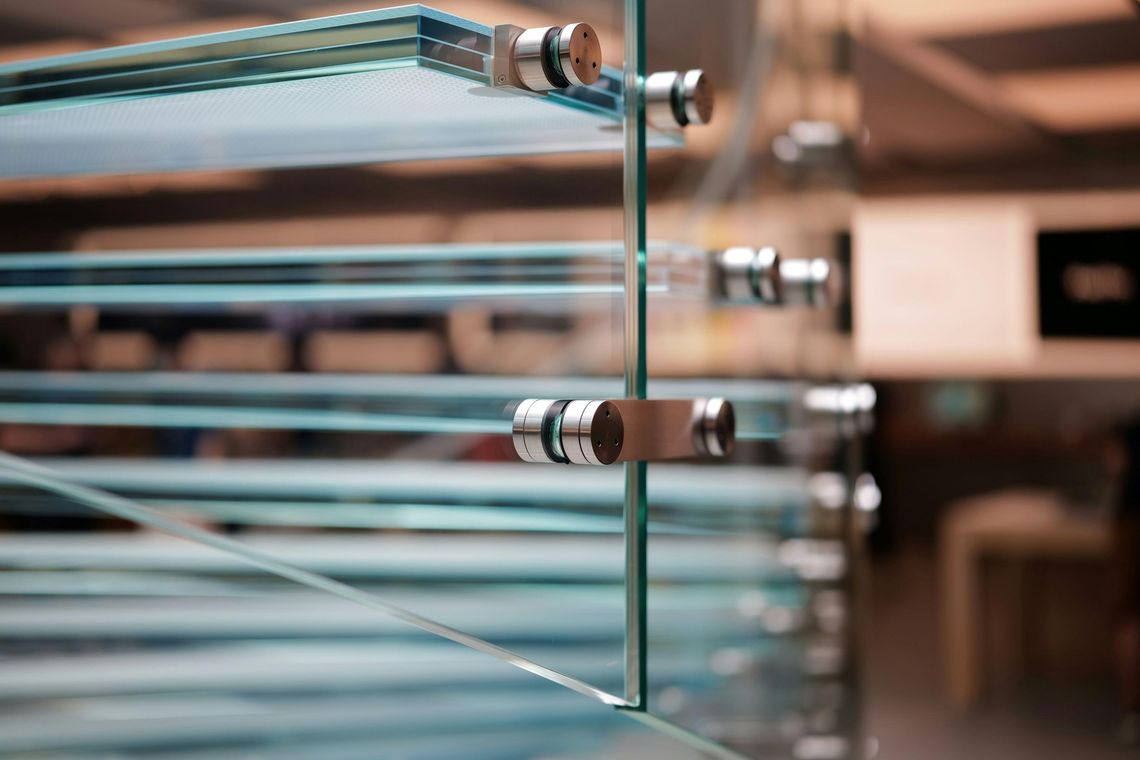 Hartowane panele szklane na wymiar - jak zamówić w Warszawie