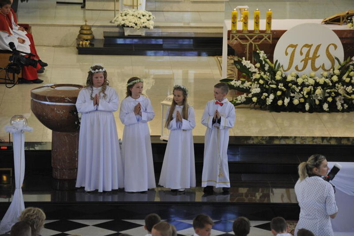 I Komunia św. w parafii Miłosierdzia Bożego na Popławach - fotogaleria